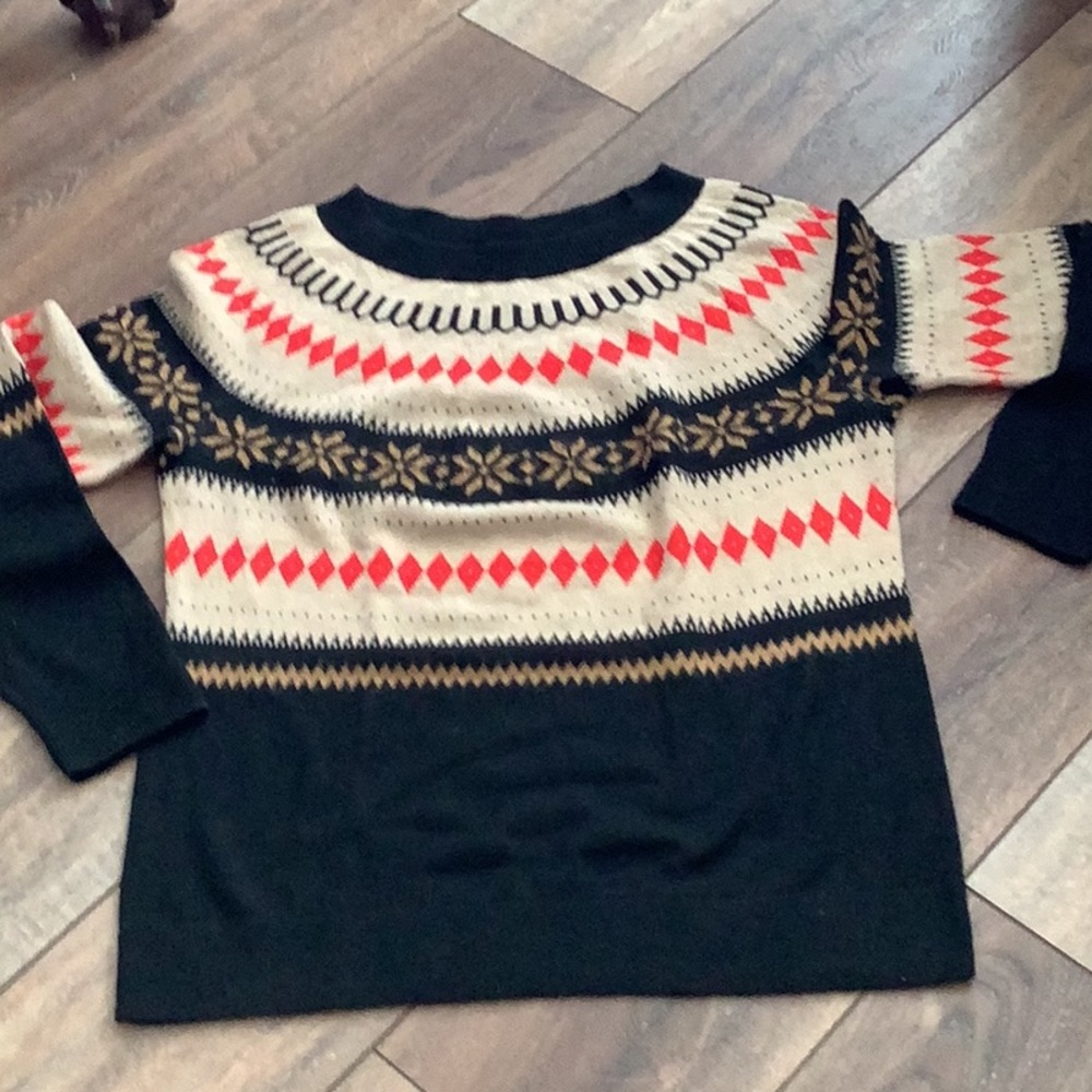 Black and Red Patterned Women's Sweater